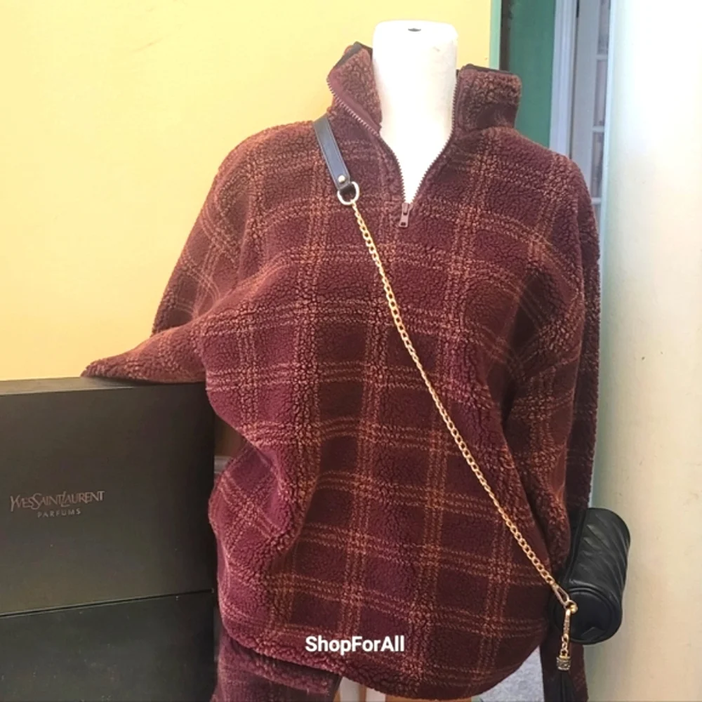 Yves Saint Laurent - Picture 15 of 16